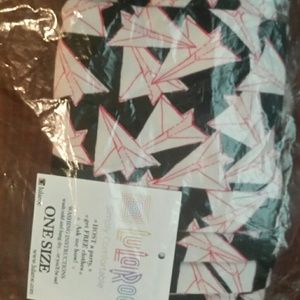 ● Paper Airplane LulaRoe black legging Os ●